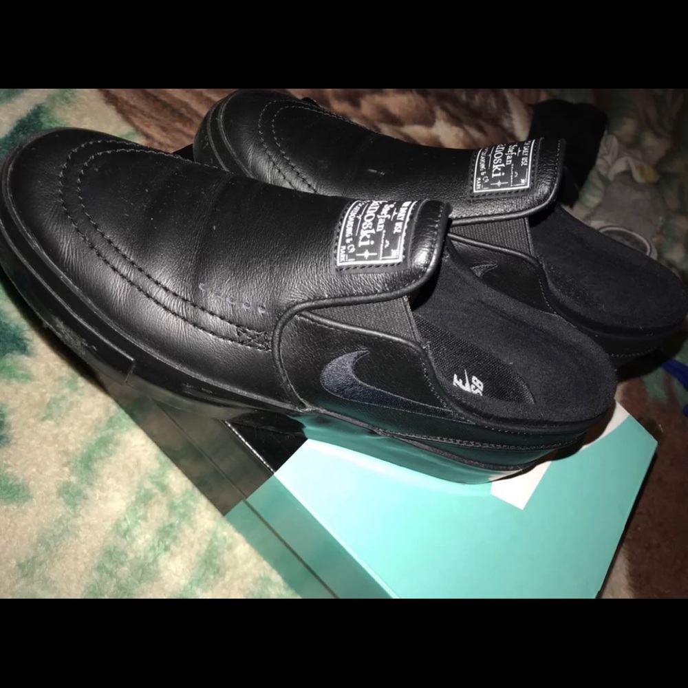 Nike black leather janoski.